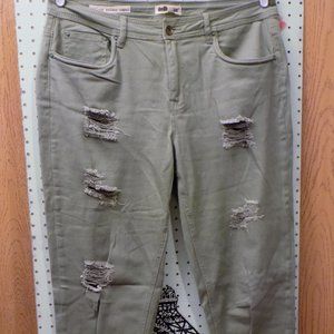 Dollhouse Capri Size 18